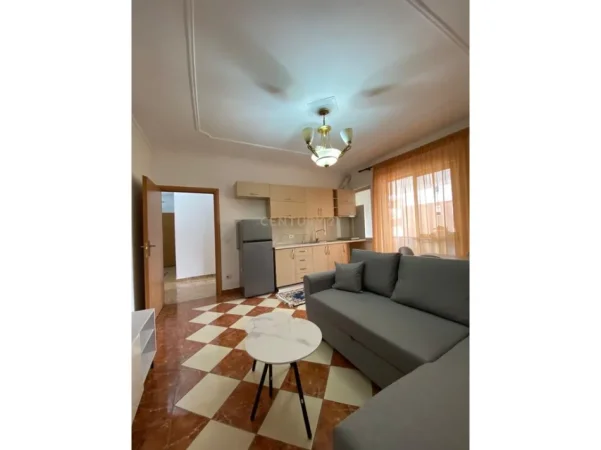 Tirane, jepet me qera apartament 2+1 Kati 3, 109 m² 680 € (kristal center)