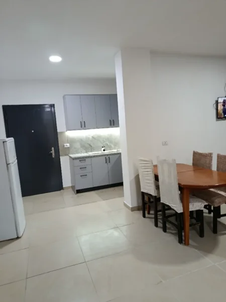 Tirane, jap me qera apartament 1+1+Ballkon Kati 4, 90 m² 300 € (Rruga Gramozi)