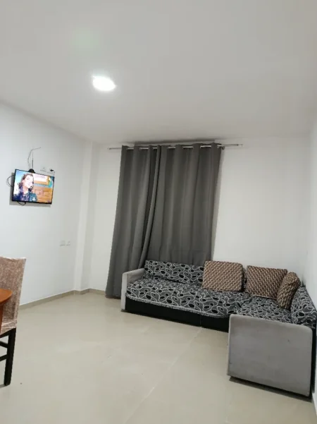 Tirane, jap me qera apartament 1+1+Ballkon Kati 4, 90 m² 300 € (Rruga Gramozi)