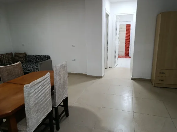 Tirane, jap me qera apartament 1+1+Ballkon Kati 4, 90 m² 300 € (Rruga Gramozi)