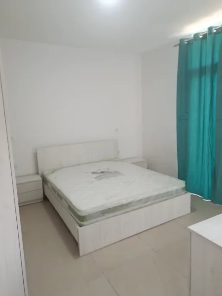 Tirane, jap me qera apartament 1+1+Ballkon Kati 4, 90 m² 300 € (Rruga Gramozi)