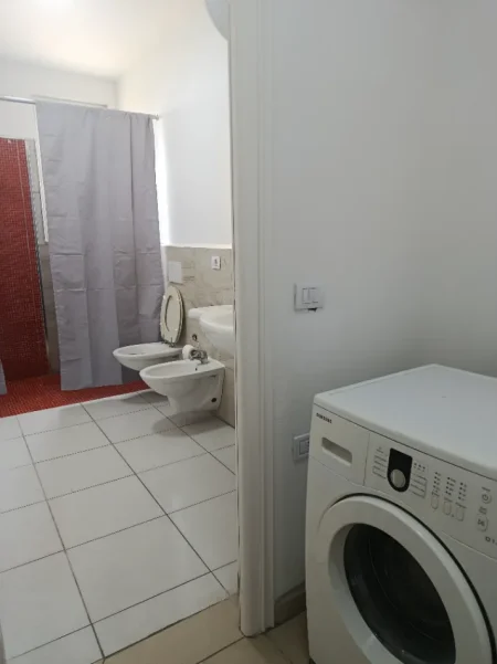 Tirane, jap me qera apartament 1+1+Ballkon Kati 4, 90 m² 300 € (Rruga Gramozi)