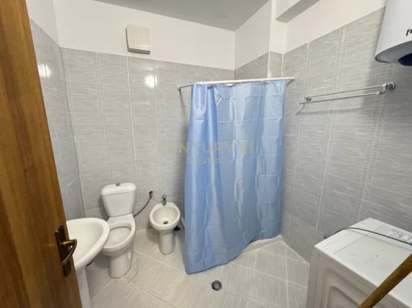 Tirane, jepet me qera apartament 1+1+Ballkon Kati 1, 70 m² 430 € (astiri)