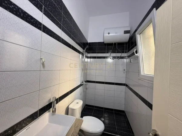 Tirane, jepet me qera apartament 2+1 Kati 1, 102 m² 750 € (kodra e diellit)