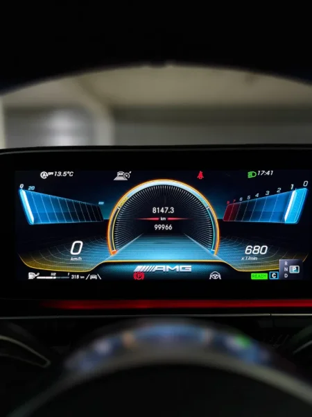 Tirane, shitet SUV Mercedes Benz Benzin, e zeze automatik Kondicioner 100.000 km 95.000 €