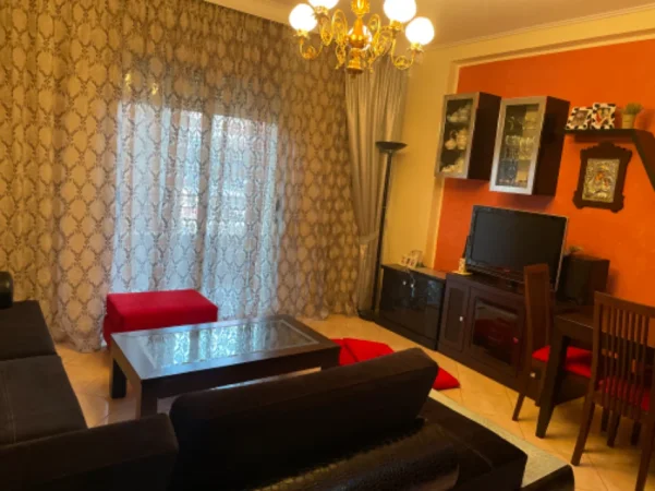 Vlore, jepet me qera apartament 1+1+Aneks+Ballkon Kati 2, 76 m² 400 € (Kryqezimi i transballkanikes me rrugen Albano dhe Romina)
