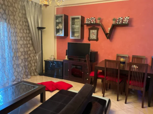 Vlore, jepet me qera apartament 1+1+Aneks+Ballkon Kati 2, 76 m² 400 € (Kryqezimi i transballkanikes me rrugen Albano dhe Romina)
