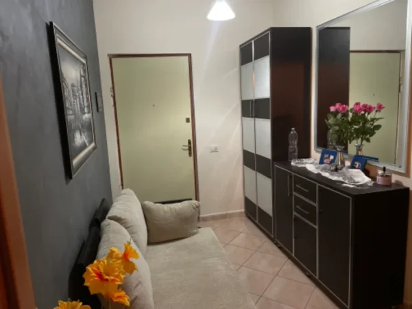 Vlore, jepet me qera apartament 1+1+Aneks+Ballkon Kati 2, 76 m² 400 € (Kryqezimi i transballkanikes me rrugen Albano dhe Romina)