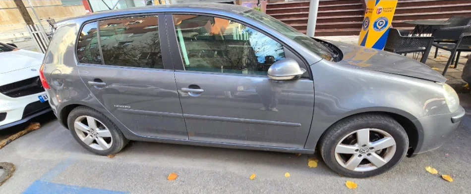 Shqiperi, shes makine VOLKSWAGEN GOLF 5 2008 Nafte, gri e erret manuale Klima 210.000 km 4.000 €