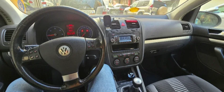 Shqiperi, shes makine VOLKSWAGEN GOLF 5 2008 Nafte, gri e erret manuale Klima 210.000 km 4.000 €