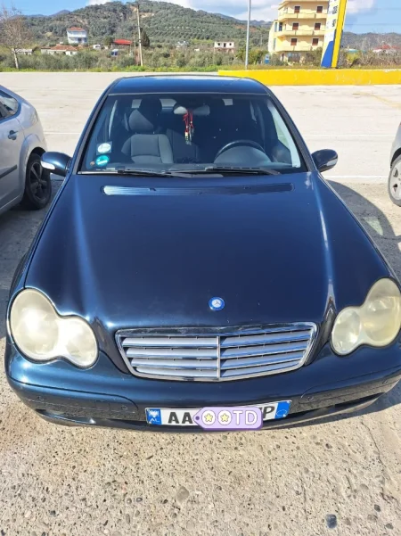 Tirane, shes C CLASS AUTOMAT 2004 Nafte, blu e errët automatik Klima 3.500 €