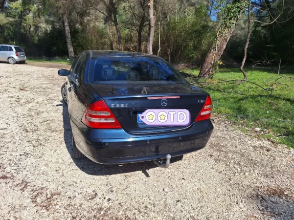 Tirane, shes C CLASS AUTOMAT 2004 Nafte, blu e errët automatik Klima 3.500 €