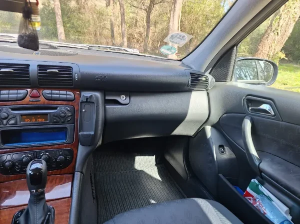 Tirane, shes C CLASS AUTOMAT 2004 Nafte, blu e errët automatik Klima 3.500 €