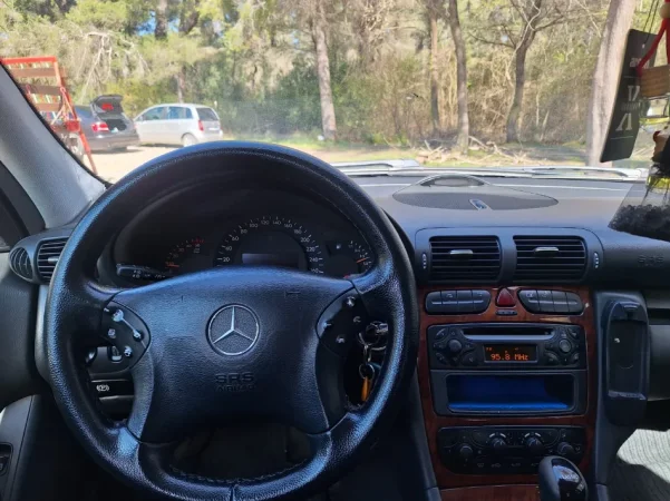 Tirane, shes C CLASS AUTOMAT 2004 Nafte, blu e errët automatik Klima 3.500 €