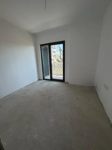 Tirane, jepet me qera ambjent biznesi Kati 2, 67 m² 1.100 € (Lake View Residence)