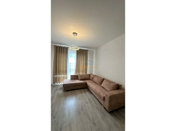 Tirane, jepet me qera apartament 2+1+Ballkon Kati 3, 93 m² 650 € (ish Dogana)