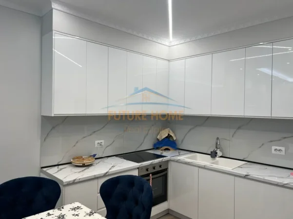 Tirane, jepet me qera apartament 2+1+Ballkon Kati 4, 108 m² 550 € (Paskuqan)