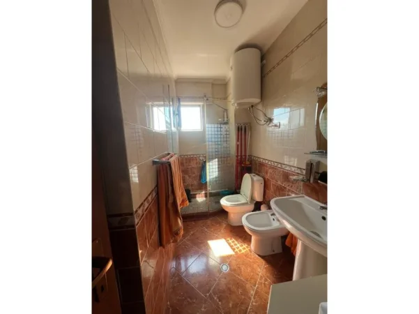 Tirane, shitet apartament 2+1+Ballkon Kati 7, 74 m² 215.000 € (Komuna Parisit)