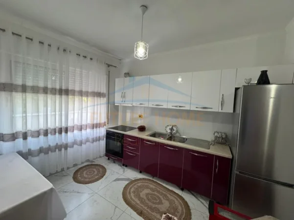 Tirane, shitet apartament 2+1+Ballkon Kati 3, 103 m² 155.000 € (Fresku)