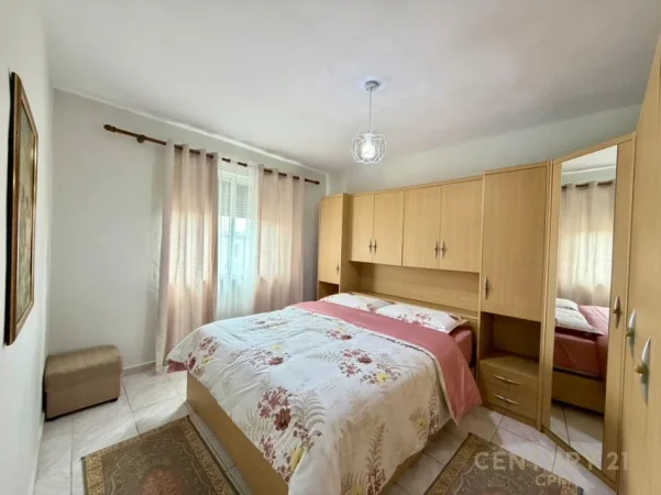 Tirane, jepet me qera apartament 2+1 Kati 4, 65 m² 450 € (xhamlliku)
