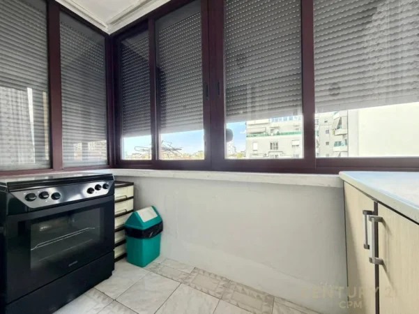 Tirane, jepet me qera apartament 2+1 Kati 4, 65 m² 450 € (xhamlliku)