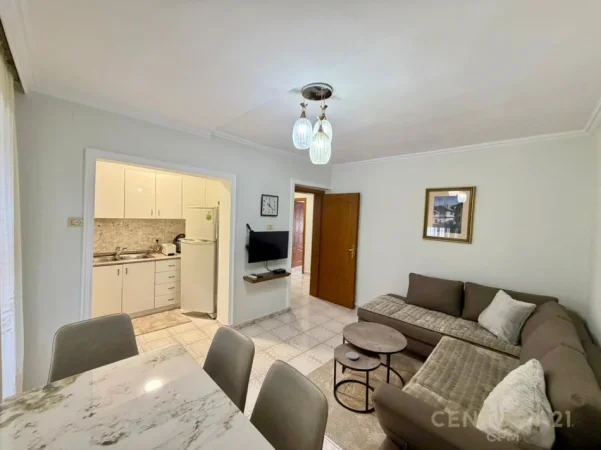 Tirane, jepet me qera apartament 2+1 Kati 4, 65 m² 450 € (xhamlliku)