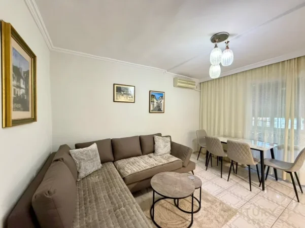 Tirane, jepet me qera apartament 2+1 Kati 4, 65 m² 450 € (xhamlliku)
