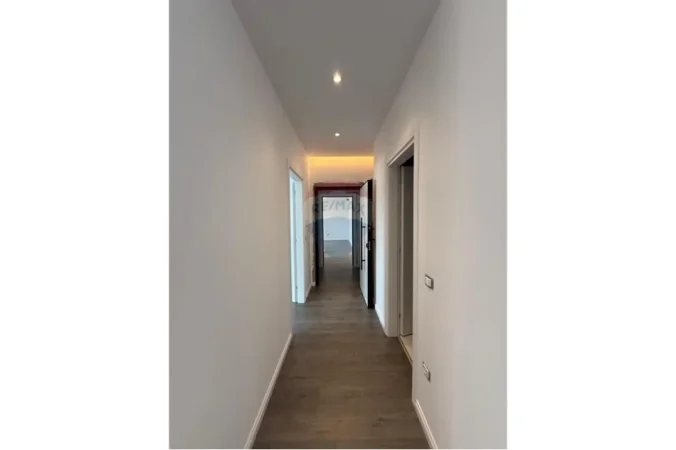 Tirane, shitet apartament 1+1 , 129 m² 235.000 € 