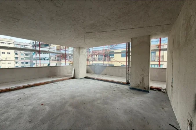 Tirane, shitet apartament duplex Dublex , 205 m² 445.000 € 