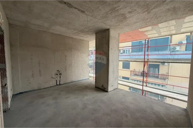 Tirane, shitet apartament duplex Dublex , 205 m² 445.000 € 