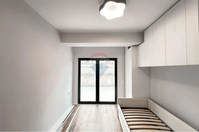 Tirane, shitet apartament 3+1 , 129 m² 329.000 € 