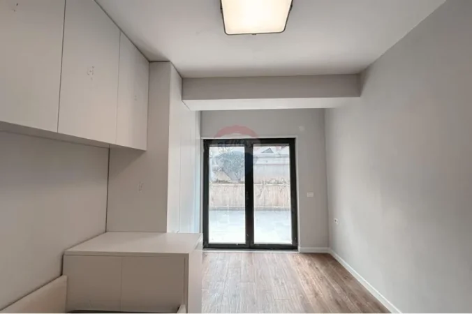 Tirane, shitet apartament 3+1 , 129 m² 329.000 € 