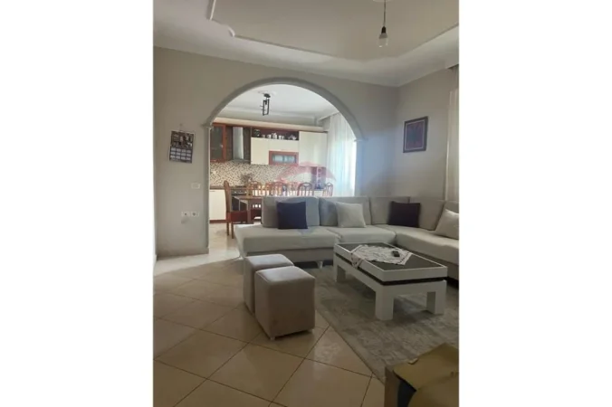 Vlore, jepet me qera apartament 2+1 Kati 3, 120 m² 500 € (Lungomare, Vlorë)