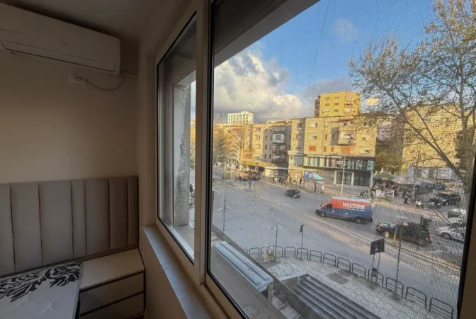 Tirane, jepet me qera apartament 1+1 Kati 4, 50 m² 450 € (Medreseja)