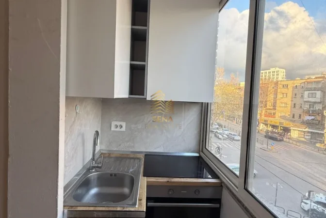 Tirane, jepet me qera apartament 1+1 Kati 4, 50 m² 450 € (Medreseja)