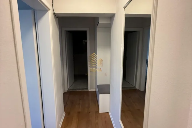 Tirane, jepet me qera apartament 1+1 Kati 4, 50 m² 450 € (Medreseja)