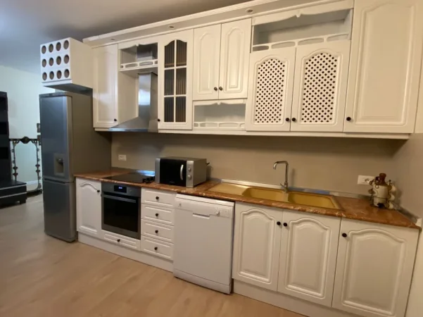 Tirane, jepet me qera apartament 1+1 Kati 6, 60 m² 650 € (Rruga e Elbasanit)