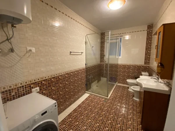 Tirane, jepet me qera apartament 1+1 Kati 6, 60 m² 650 € (Rruga e Elbasanit)