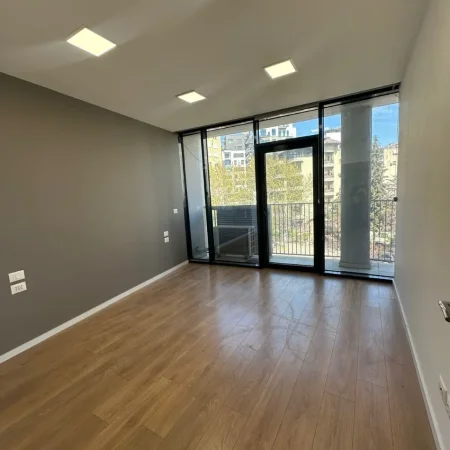 Tirane, jepet me qera zyre , 78 m² 1.100 € (Lake View Residence)