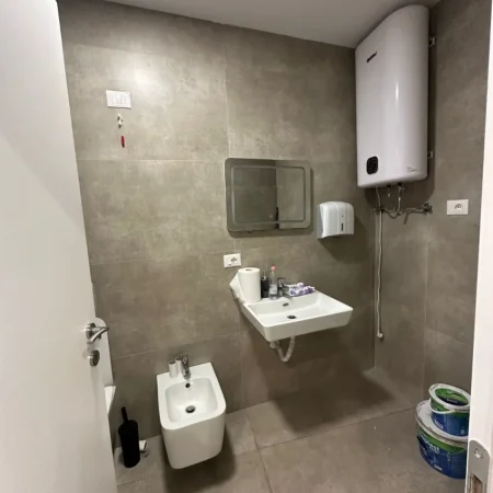 Tirane, jepet me qera zyre , 78 m² 1.100 € (Lake View Residence)