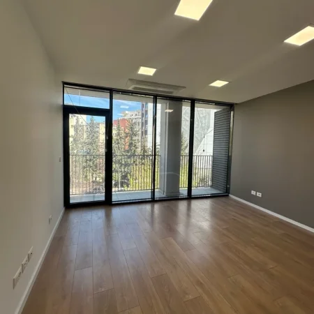 Tirane, jepet me qera zyre , 78 m² 1.100 € (Lake View Residence)