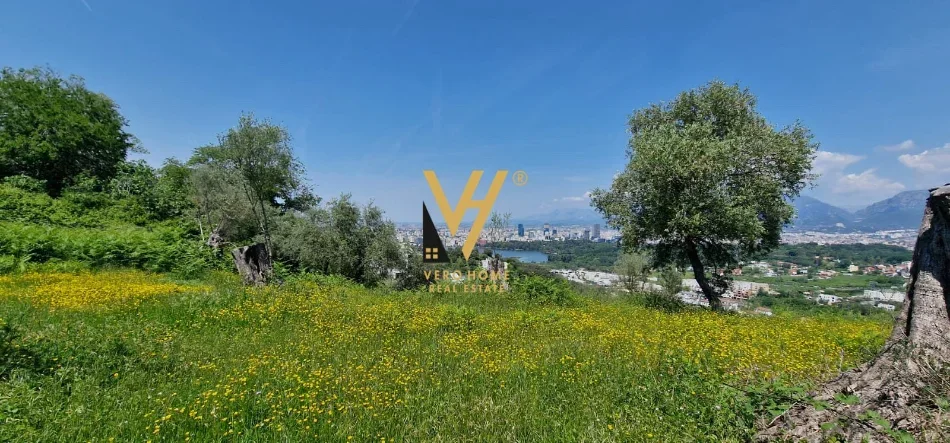 Tirane, shitet toke , 2.600 m² 1.300.000 € (MJULL BATHORE)