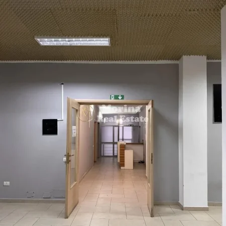 Tirane, jepet me qera ambjent biznesi Kati 2, 350 m² 3.000 € (Qytet Studenti)