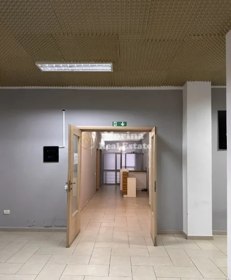 Tirane, jepet me qera ambjent biznesi Kati 2, 350 m² 3.000 € (Qytet Studenti)