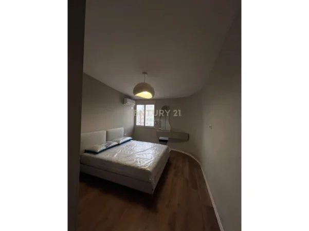 Durres, jepet me qera apartament 1+1 Kati 8, 80 m² 700 € 