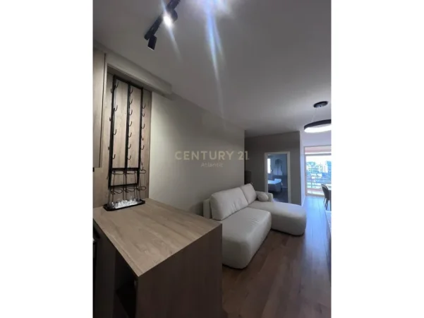 Durres, jepet me qera apartament 1+1 Kati 8, 80 m² 700 € 