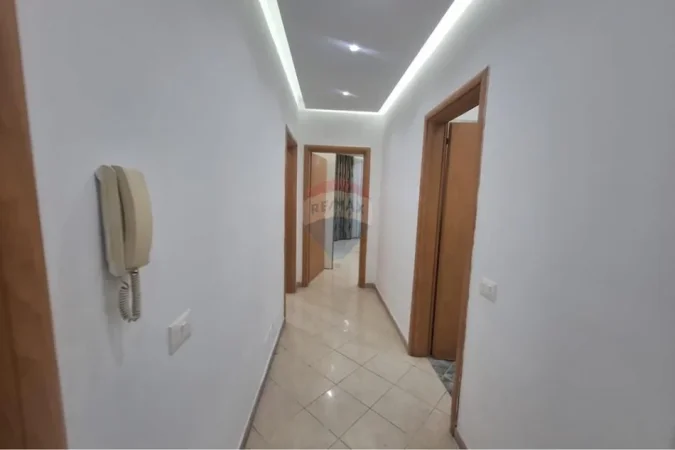 Tirane, jepet me qera apartament 2+1+Aneks+Ballkon , 105 m² 600 € (Astir)