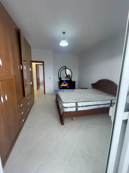 Tirane, jepet me qera apartament 2+1+Ballkon Kati 12, 120 m² 600 € 