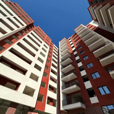 Tirane, shitet apartament 2+1+Ballkon , 80 m² 148.960 € (Xhamllik)