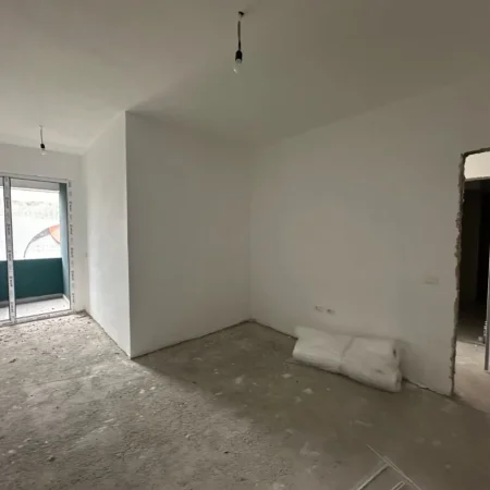 Tirane, shitet apartament 2+1+Ballkon , 80 m² 148.960 € (Xhamllik)